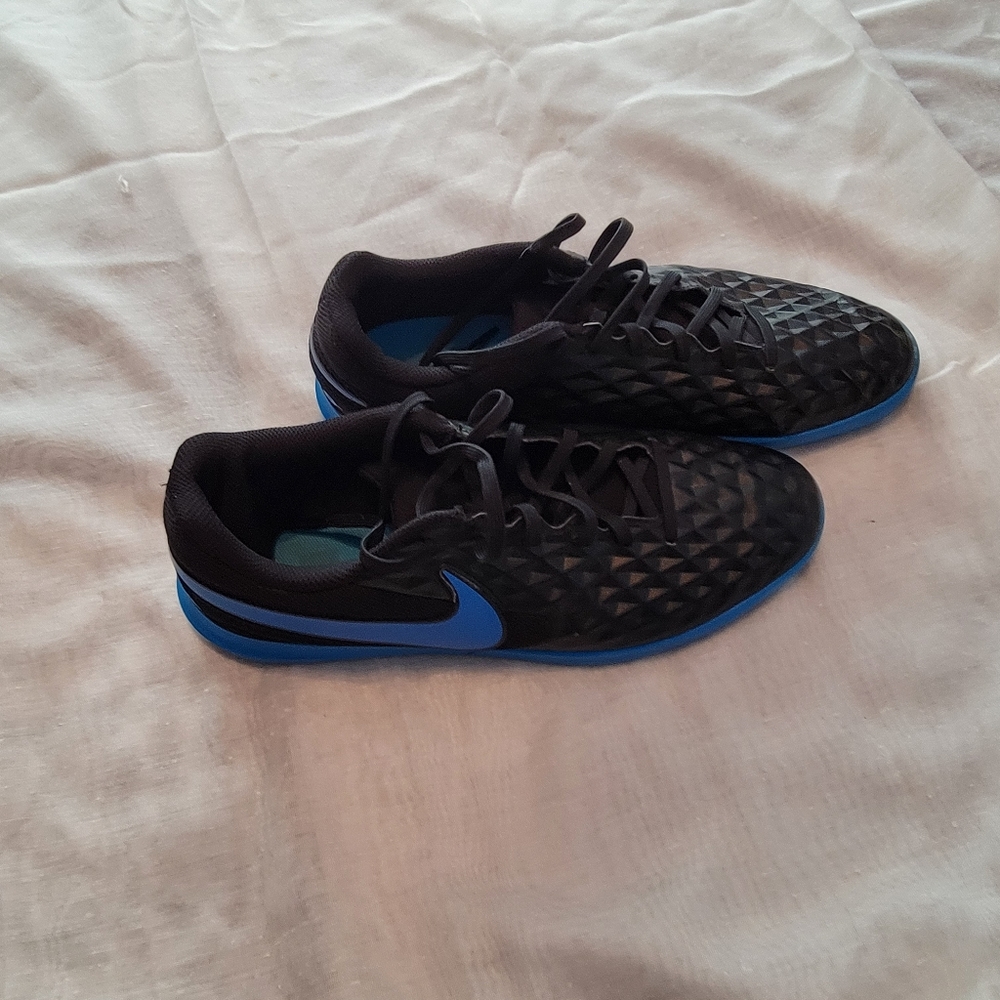 Tennis Shoes